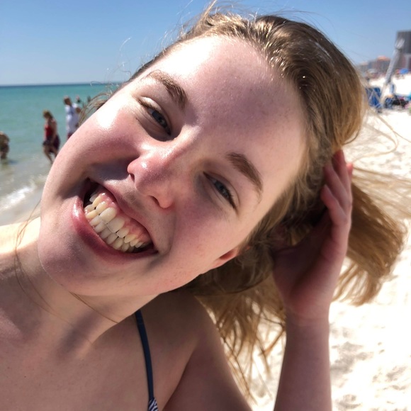 Meet Your Posher, Caitlin - Picture 1 of 1